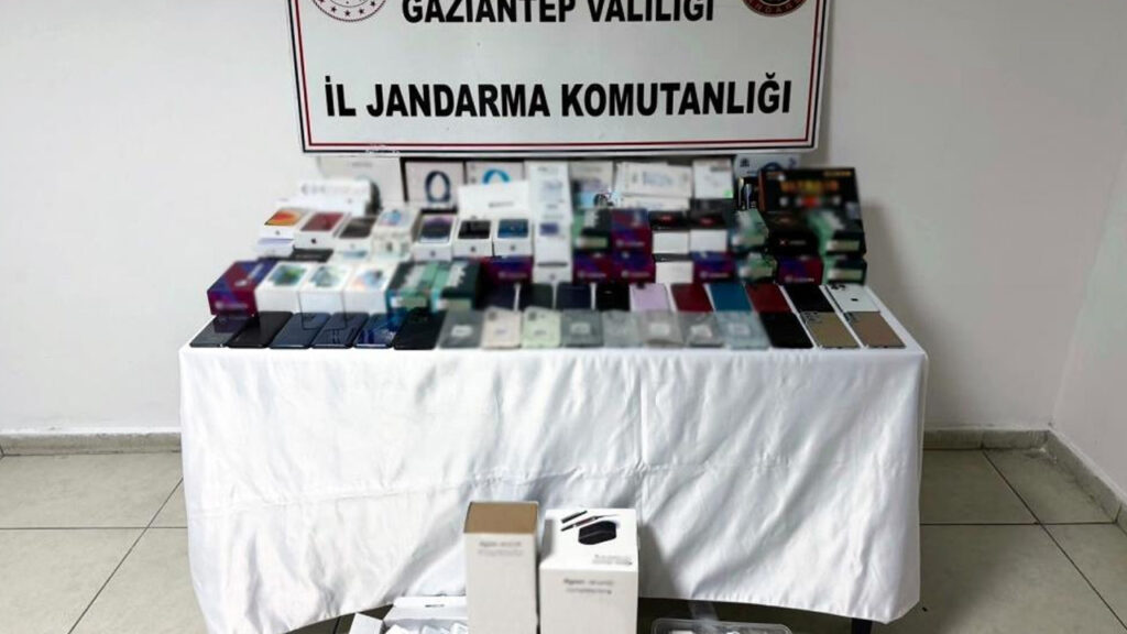Gaziantep’te kaçak elektronik eşya operasyonu: 1,5 milyon TL’lik malzeme bulundu
