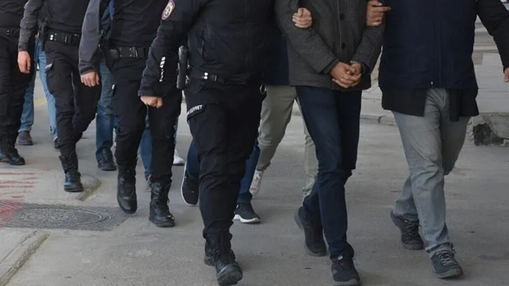 Ankara’da ‘Sixtiees Pub’a operasyon! Müstehcen eğlence düzenleyen 7 şüpheli gözaltına alındı